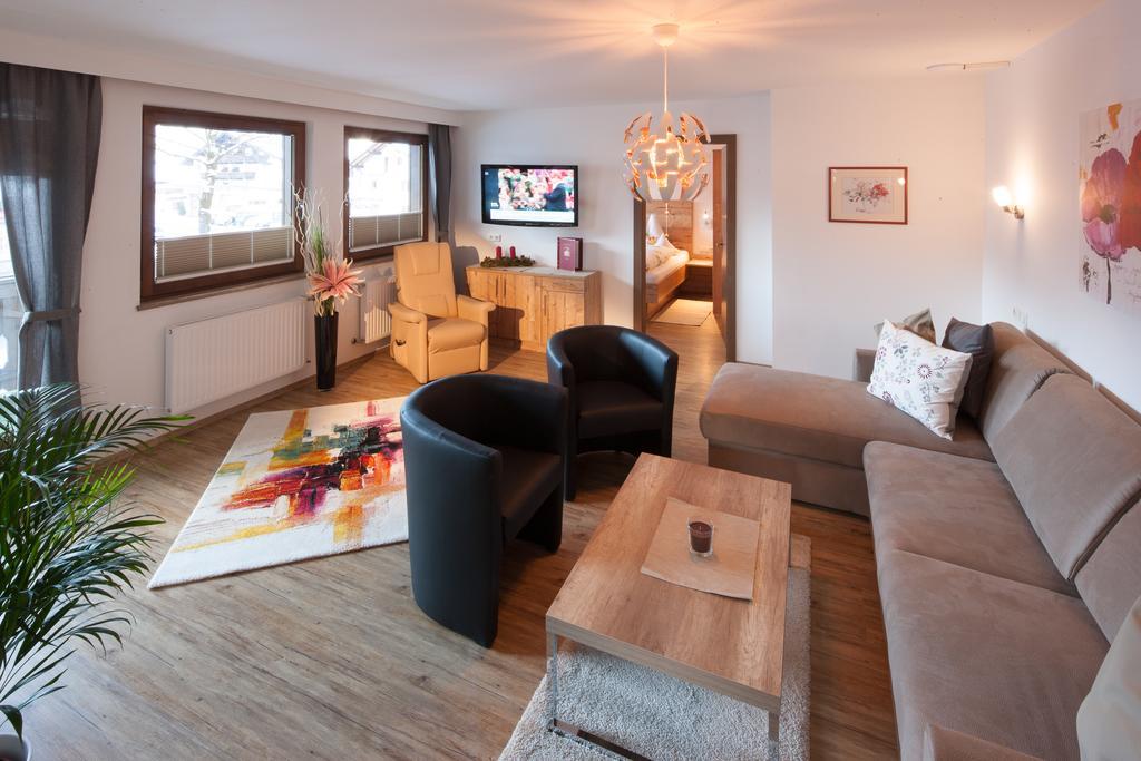 Appartements Al Castagno Ehrwald Eksteriør billede